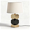 Lampe de table géométrique en métal noir et or avec abat-jour en tissu 30 x 30 x 50cm